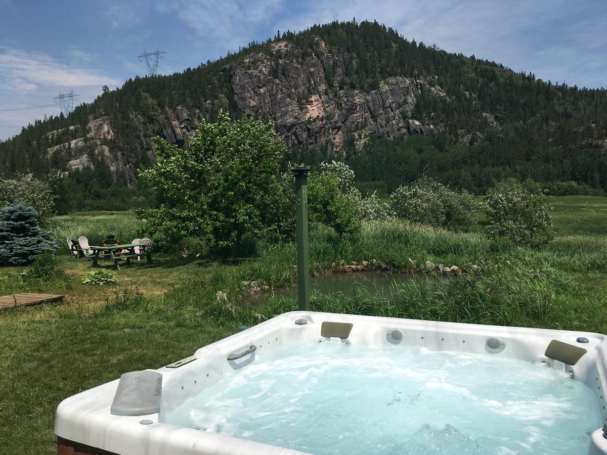 La Chouette Viree Bed & Breakfast Grandes-Bergeronnes Exterior photo